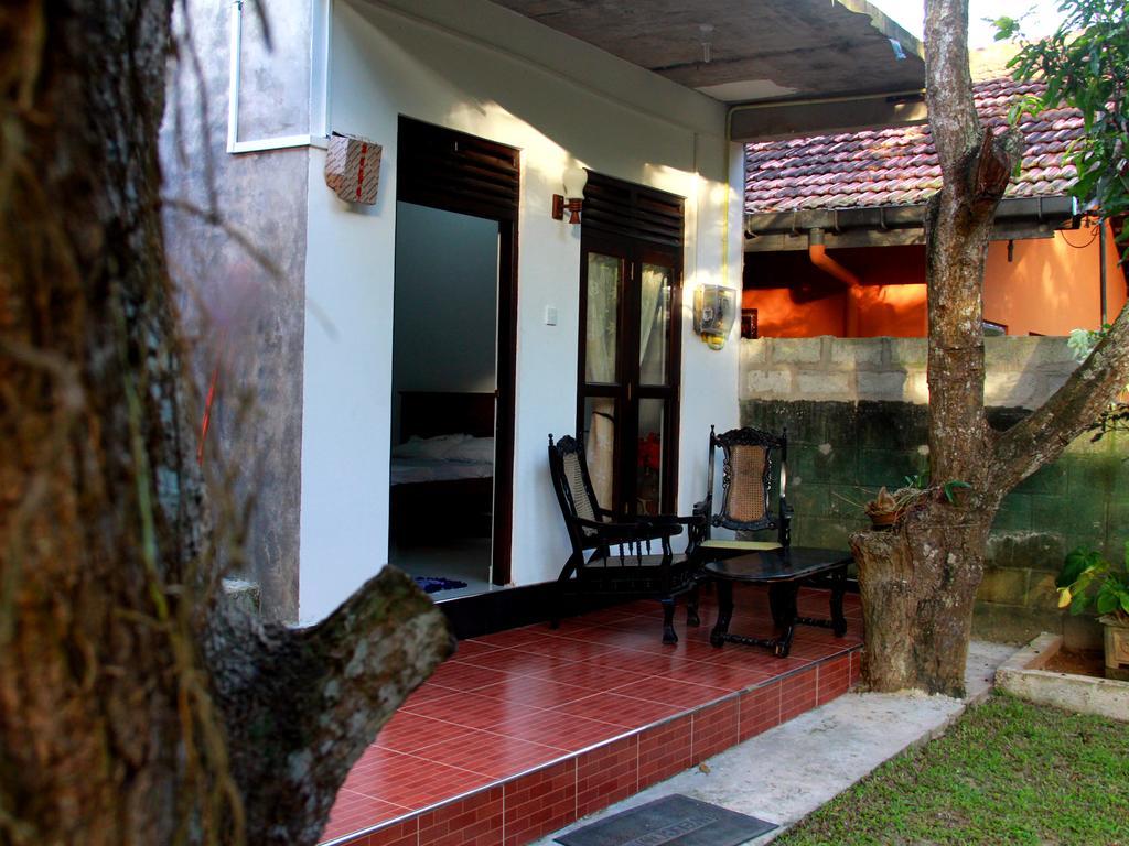 Lotus Villa Mirissa Buitenkant foto