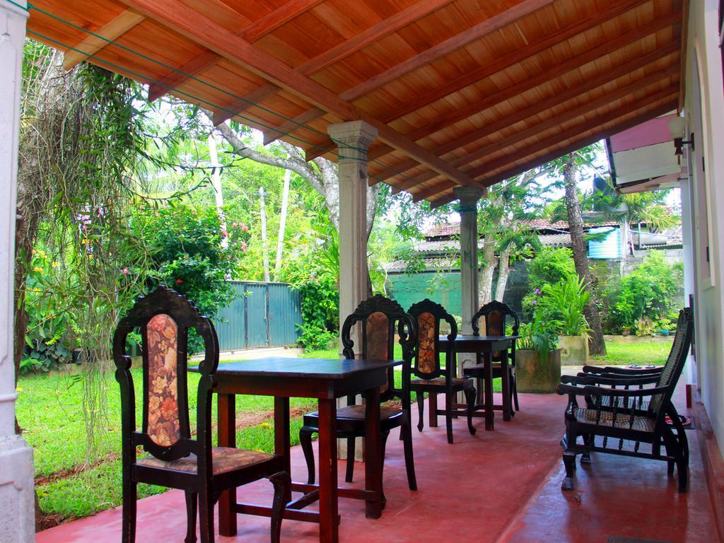Lotus Villa Mirissa Buitenkant foto
